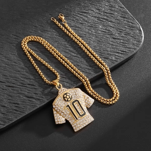 Collier doré avec pendentif maillot numéro 10, motif football et cristaux scintillants
