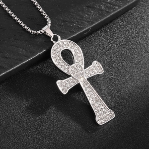 Collana con ciondolo a croce Ankh in acciaio inossidabile lucido con strass su catena box