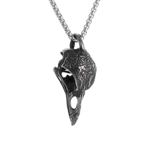 Pendentif crâne de corbeau Viking en acier inoxydable gravé avec des motifs gothiques