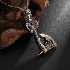 Collar con colgante de hacha vikinga con símbolo Valknut y acabado en plata antigua