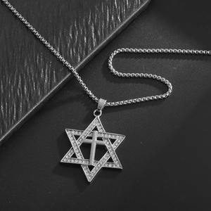 Collana con pendente a stella di David e croce con strass e catena a scatola