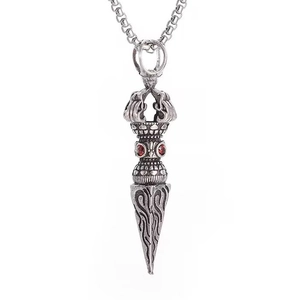 Collier pendentif Vajra Phurba rétro pour hommes avec pierres rouges et fini argent