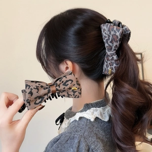 Pince Banane à Nœud Multicouche à Imprimé Léopard de Style Coréen Accessoire de Cheveux en Tissu Support Vertical pour Queue de Cheval pour Femmes Pince à Cheveux à Nœud Papillon Faite à la Main de Mode