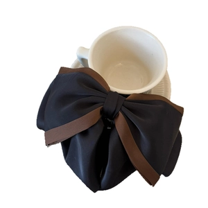 Pince à cheveux élégante avec nœud en satin noir et marron pour queue de cheval