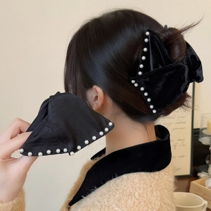 French Vintage Black Velvet Artificial Pearl Hair Claw Clip Large Bow Triangle Hair Clip For Women Elegant Party Hair Accessories