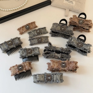 Set di fermagli per capelli in tweed con strass quadrati e dettagli a frange grigio e marrone
