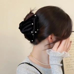 Elegant black velvet hair claw clip with pearls in French vintage style hair accessory