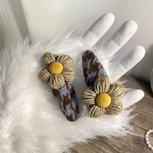 Houndstooth Knitted Flower Hair Clip Sweet Korean Style Plush Ball Side Fringe BB Clip Autumn Winter Headwear For Women