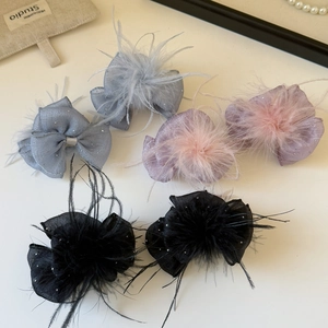 Elegant bubble mesh bow hair clips with feathers and rhinestones in four soft colors