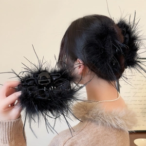 Pince à Cheveux Élégante en Plumes Noires Avec Paillettes pour Femmes Accessoires de Cheveux Hiver Fluffy Shark pour Fête Quotidienne