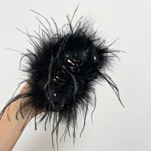 Pinza per capelli con piume nere e paillettes argento per acconciature eleganti e voluminose