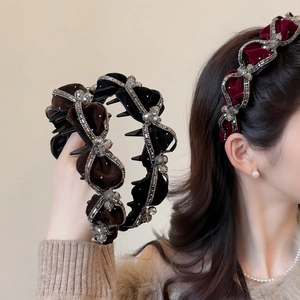 Vintage Velvet Rhinestone Headband For Women Luxury Padded Wave Pleated Hair Band With Non Slip Teeth Elegant Hair Accessories