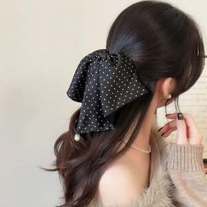 Pince à cheveux vintage française avec nœud noir à pois, long ruban et pendentif perle