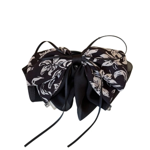 Pince à cheveux noeud en mousseline avec motif floral noir et blanc pour femmes