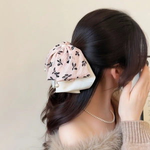 Elegante fermaglio per capelli floreale con fiocco e pendente di perla per acconciature