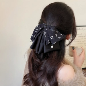Elegante fermaglio per capelli a fiocco floreale nero con motivi a foglie e perle pendenti