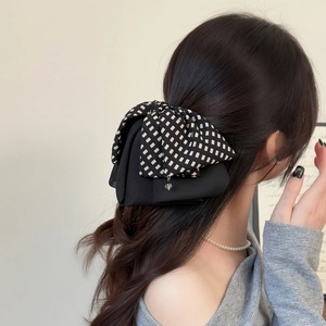 Elegant Korean style bow hair clip with black and white checkered pattern and crystal pendant