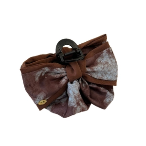 Pince à cheveux noeud floral style français avec motifs marron bleu et badge love
