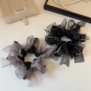 Chouchous élégants en organza à pois noirs et gris avec un design de nœud multicouche