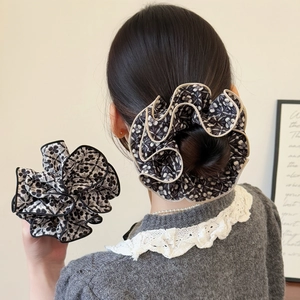 Vintage Floral Fabric Scrunchies For Women Retro Large Ruffle Hair Ties Contrast Piping Elastic Hair Bands Daily Headwear
