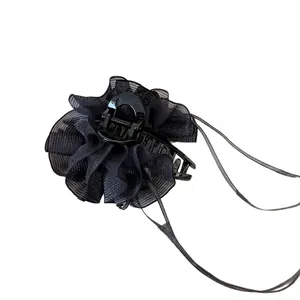 Eleganter Haarklammer mit schwarzer Netzblume, langen Bändern und Organza-Design