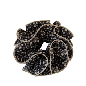 Vintage black and white floral double-layered scrunchie with elegant beige edge stitching