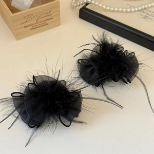 Elegant 7CM black ostrich feather and mesh petal hair claw clip for women's hairstyles
