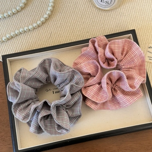 Lot de deux chouchous à carreaux de style coréen en motifs rose et bleu-gris
