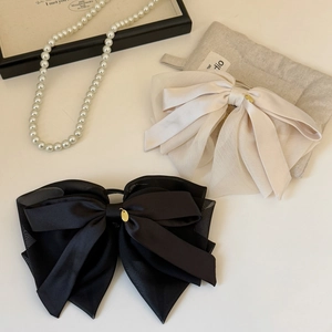 Barrettes à cheveux nœud en satin élégant noir et champagne avec détails métalliques