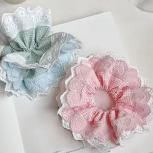Set elastici per capelli a quadretti con pizzo bianco in motivi azzurro e rosa