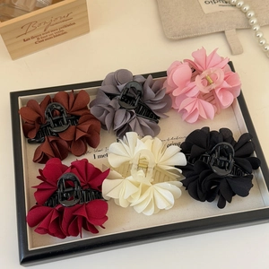 Set di eleganti mollette per capelli a fiore in sei colori con petali in chiffon