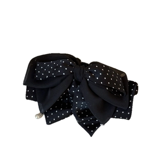 Pince à cheveux avec nœud à pois et perle en mousseline noire pour coiffures femme