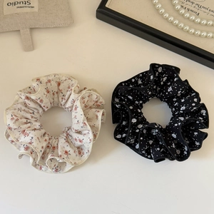Elastici floreali a doppio strato in rosso e nero per code di cavallo eleganti