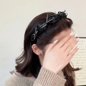 Cerchietto per Capelli in Raso Nero con Fiocco e Strass Elegante Fascia per Capelli Antiscivolo con Denti Accessori Moda Donna