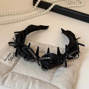 Elegante cerchietto in raso nero con fiocchi di strass e denti antiscivolo per capelli neri