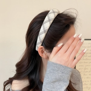 Padded beige plaid headband for women featuring a minimalist Korean vintage fabric design