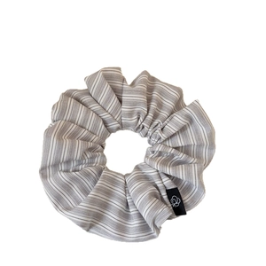 Striped grey and white cotton scrunchie with pleated texture and stylish brand label