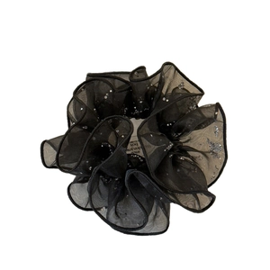 Chouchou volumineux en organza noir avec paillettes argentées brillantes pour coiffure femme