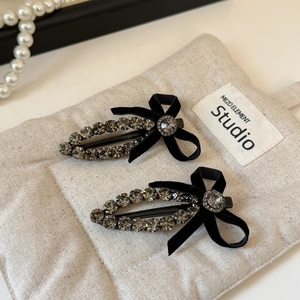 Barrettes à cheveux élégantes avec nœud en velours noir et cristaux gris fumé