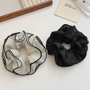 Set aus Polka-Dot-Haargummis in Schwarz und Weiß mit edler Kante aus Chiffon-Stoff