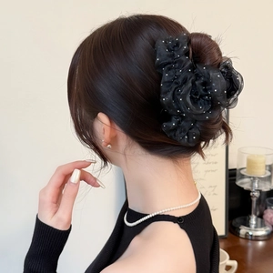 Pince à cheveux élégante en tulle plissé noir avec motifs étoilés pour coiffure chic