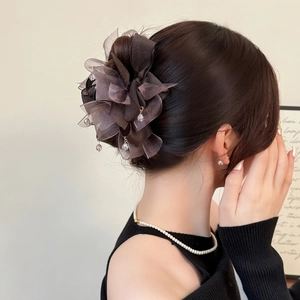 Pince à cheveux fleur en organza marron de 13cm avec gouttes de cristal pour femmes