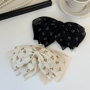 Barrettes à nœud en résille imprimé floral avec perles pendantes en noir et beige crème