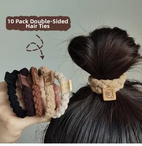 Détails d'élastiques à cheveux aux tons terreux avec ours et étiquettes fait main