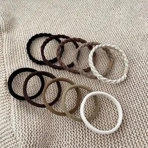 Lot de 10 élastiques à cheveux tressés tons terre sur fond en maille douce