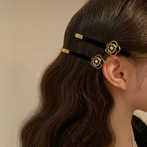 Fermaglio per Capelli Vintage con Fiore di Camelia e Perla Artificial Sintetica Lega Satinato Clip a Becco d'Anatra Stile Francese Elegante Donna Gioielli
