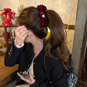 Barrette à cheveux vintage en velours rouge foncé avec perle pour queue de cheval haute femme