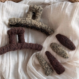 Plush lamb wool hair clip set including large claws and teardrop pins in brown and khaki