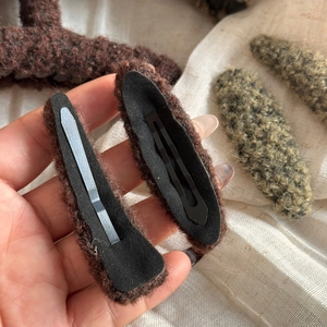 Detailed back view of plush faux shearling BB hair clips in dark brown and forest green