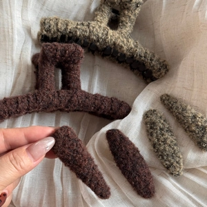 Plush lamb wool hair claw and clip set in dark brown and olive green for autumn winter